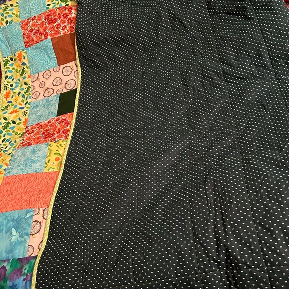 Custom made patchwork machine sewing quilt 64”x54” mint condition - Picture 3 of 4